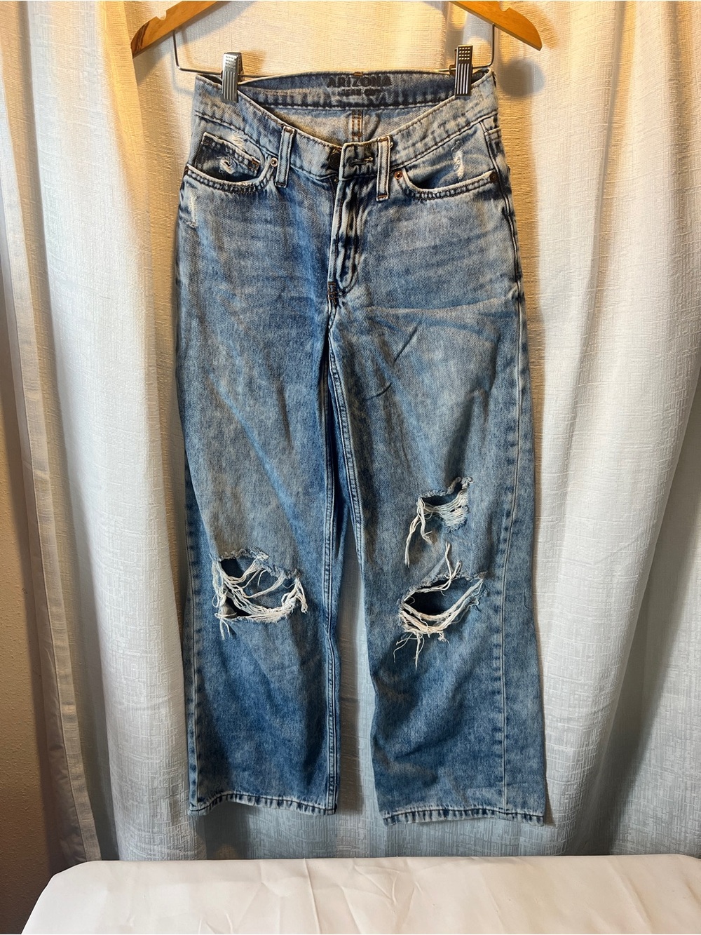 Arizona Jean Company Light Blue Distressed wide Leg Jeans size 0